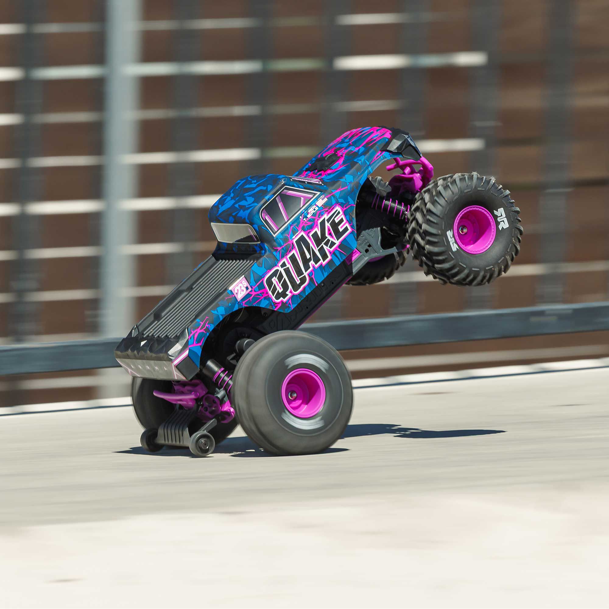 [���ܼ�] ARA3537T3 [ARRMA] (�ֽ���) 1/10 QUAKE 223S DSC 2WD RTR Brushless Monster Truck, ���� - ���͸�, ������ ������