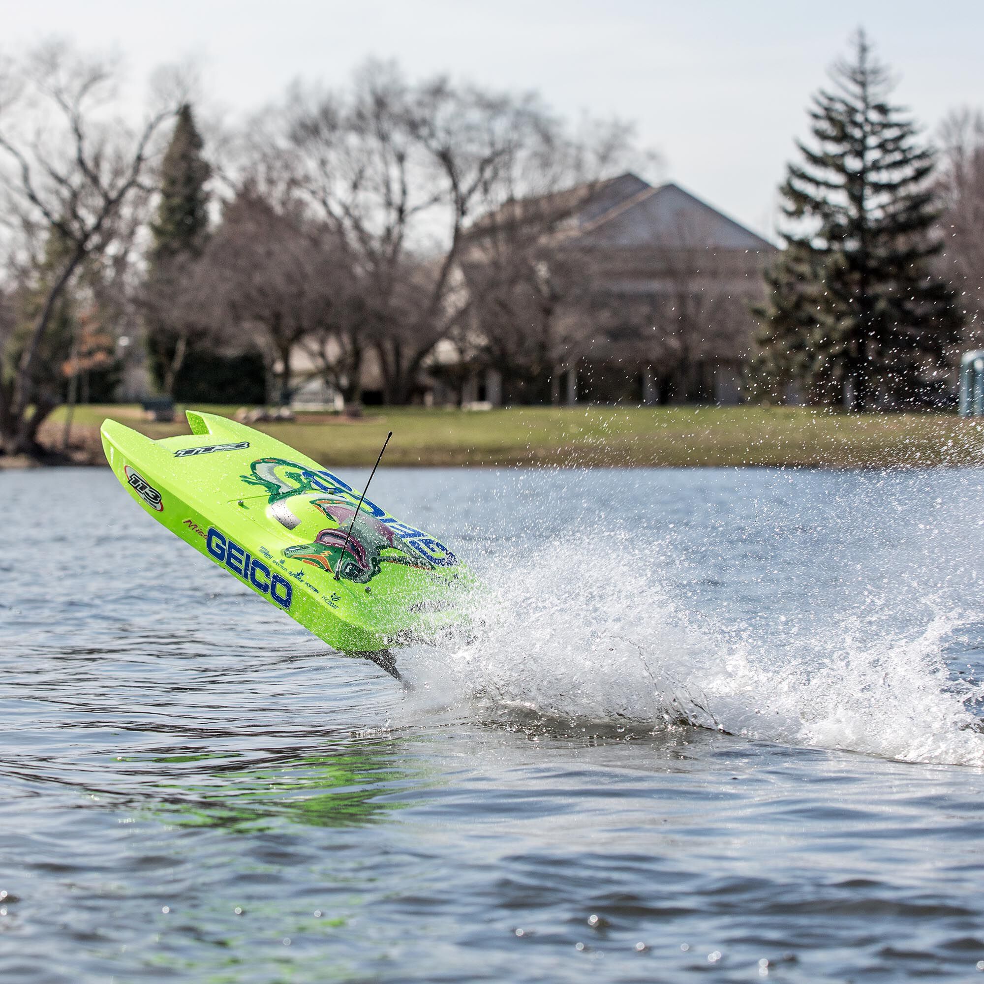 Geico remote control boat cheap