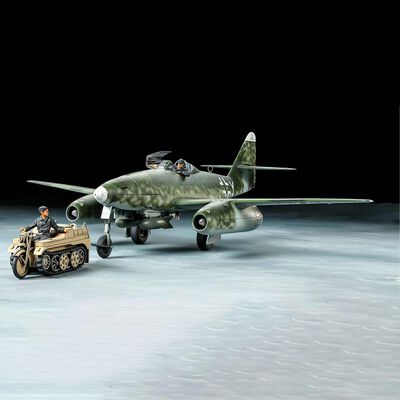 1/48 Messerschmitt Me262 A-2a w/Kettenkraftrad 1/48 Messerschmitt Me262 A-2a w/Kettenkraftrad