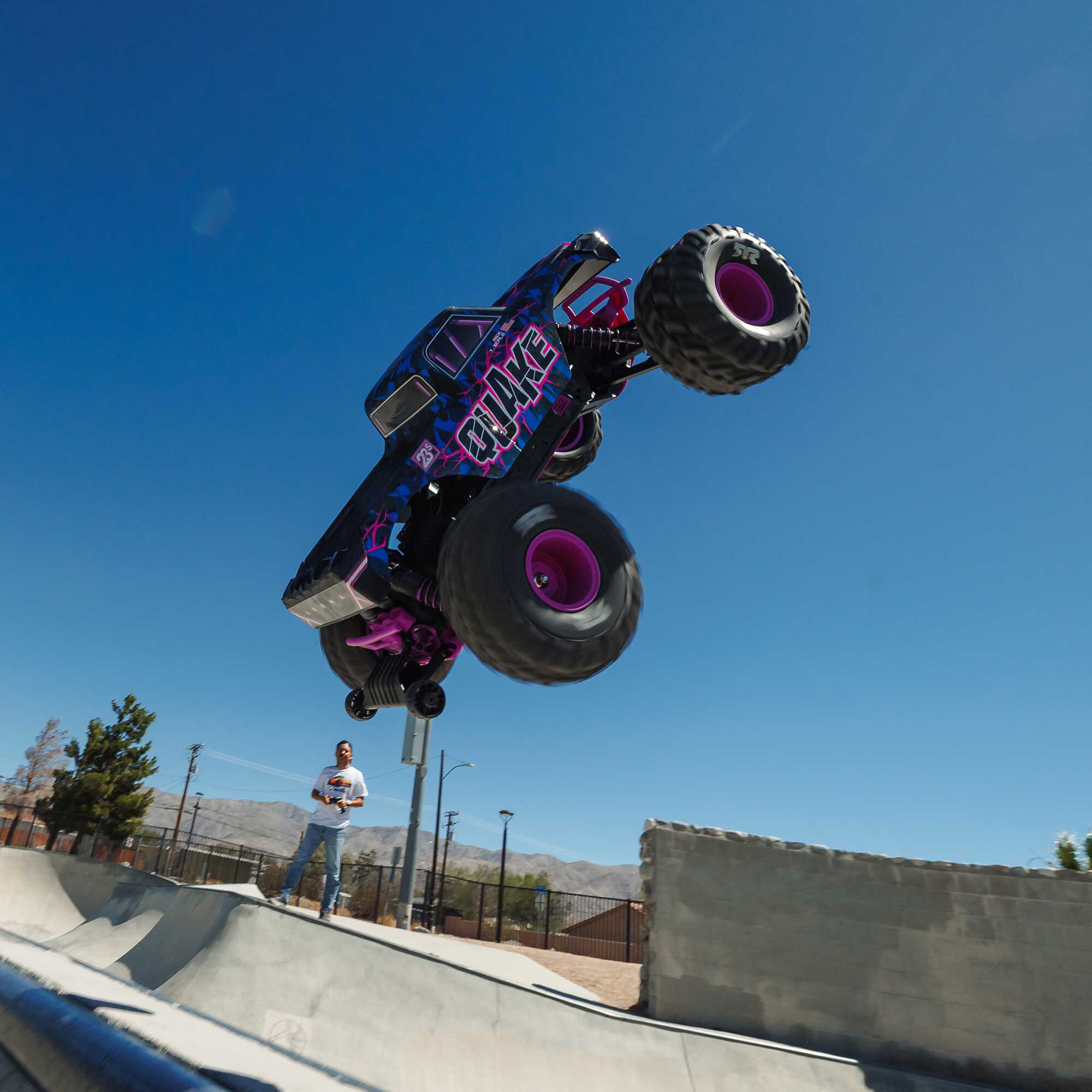 [���ܼ�] ARA3537T3 [ARRMA] (�ֽ���) 1/10 QUAKE 223S DSC 2WD RTR Brushless Monster Truck, ���� - ���͸�, ������ ������