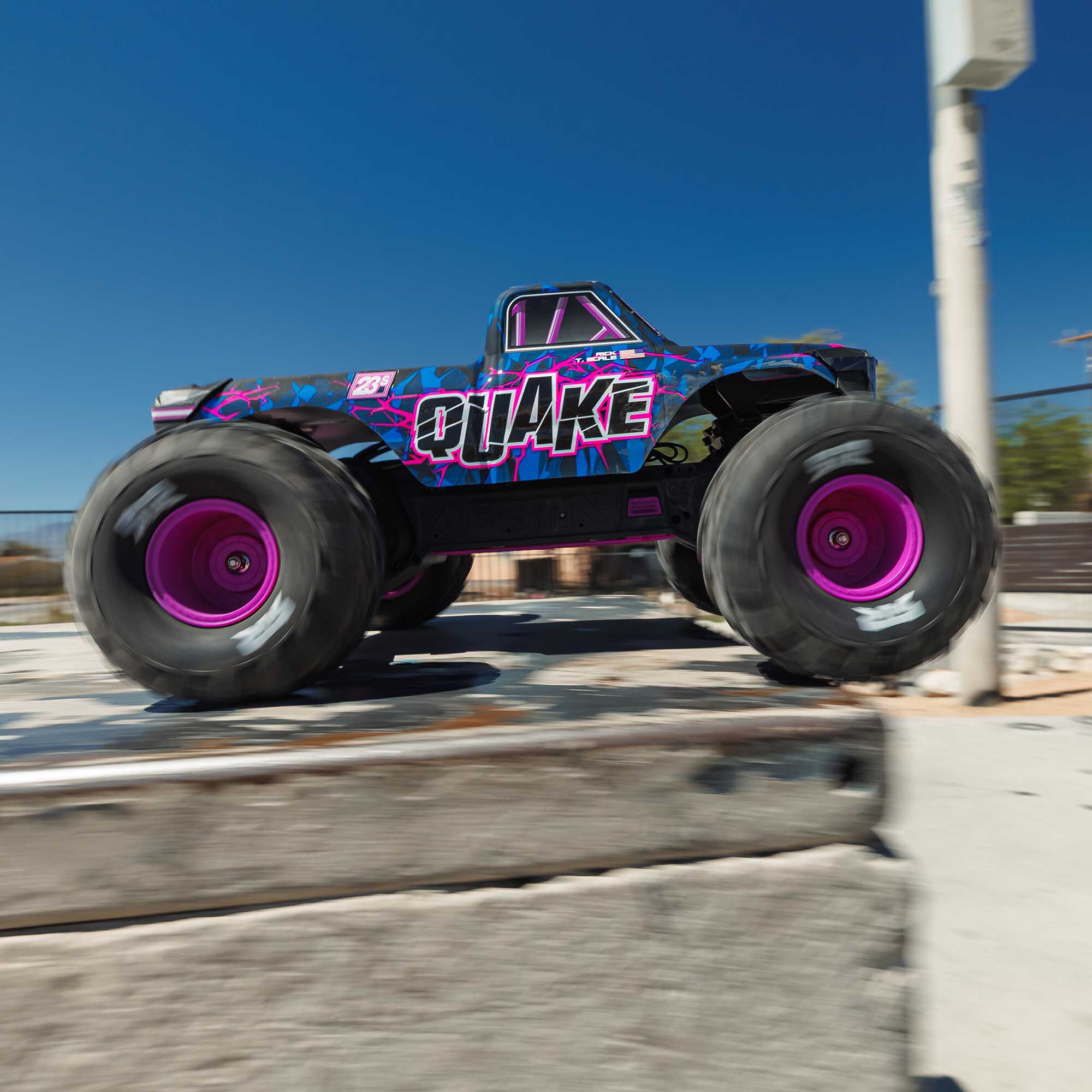 [���ܼ�] ARA3537T3 [ARRMA] (�ֽ���) 1/10 QUAKE 223S DSC 2WD RTR Brushless Monster Truck, ���� - ���͸�, ������ ������