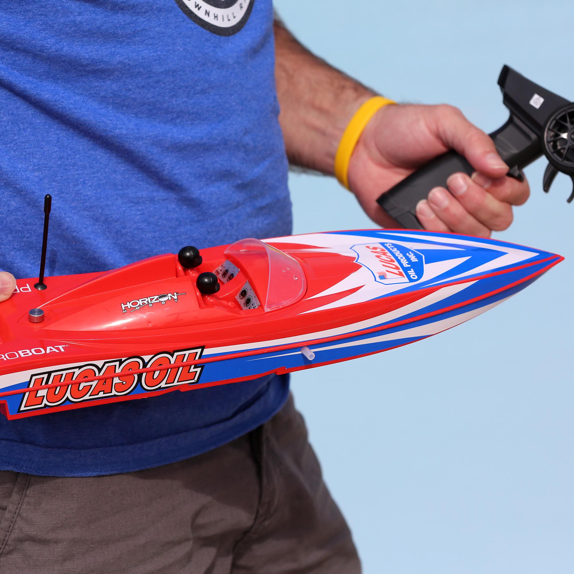 Pro Boat Lucas Oil 17