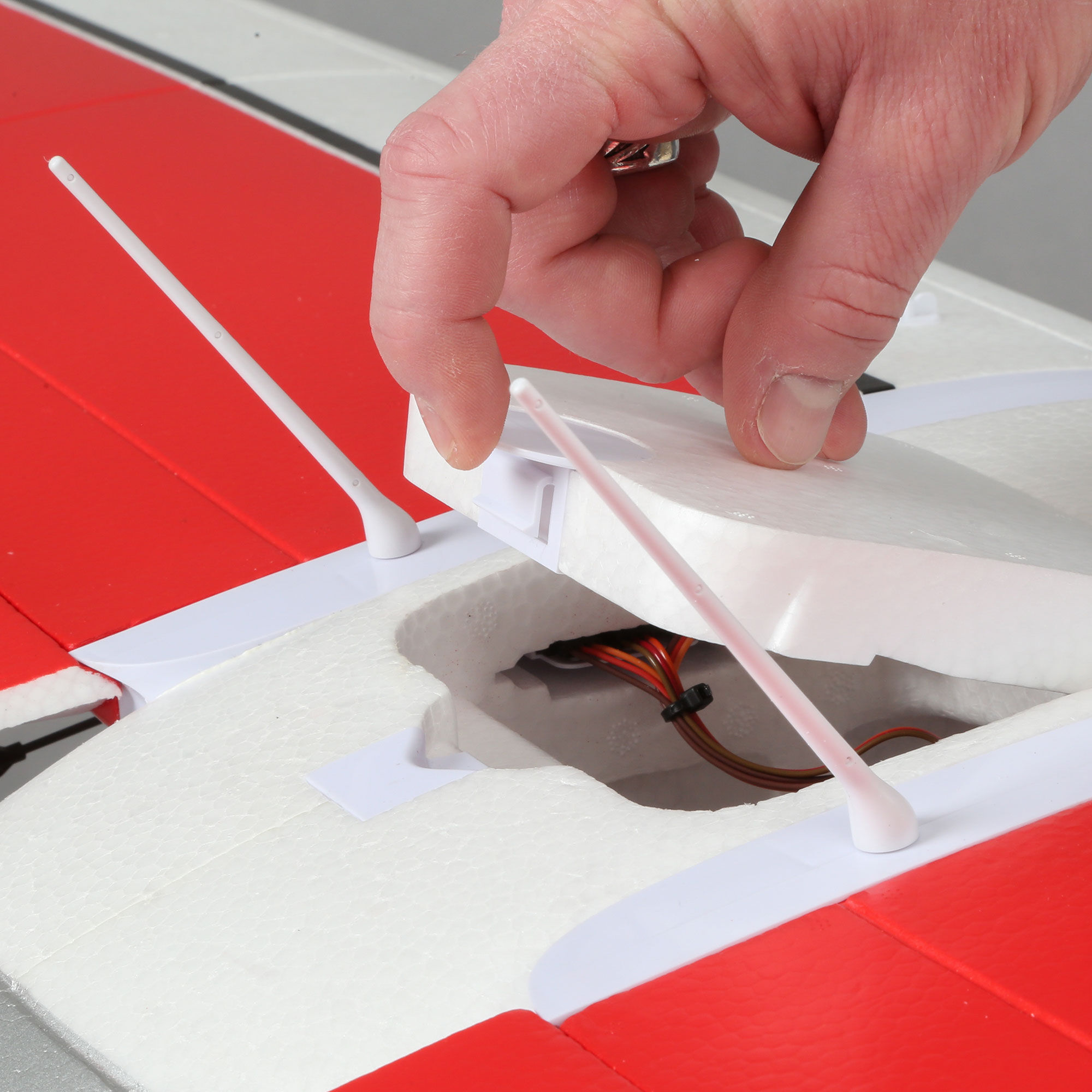 E-flite Wing Thumb Screws Für Carbon-Z Cessna 150 – Ersatzschrauben Für RC-Flugzeug Von Horizon Hobby