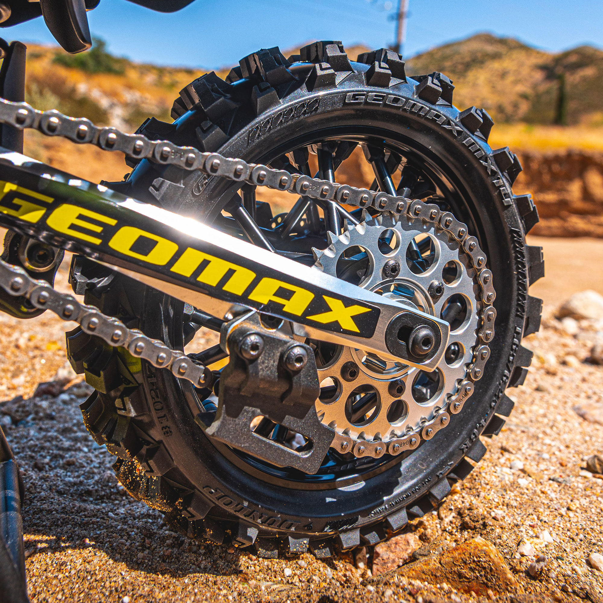 Pro-Line Racing 1/4 Dunlop Geomax MX14 V2 Bead CR4 Rear Tire Pro-Line Racing 1/4 Dunlop Geomax MX14 V2 Bead CR4 Rear Tire
