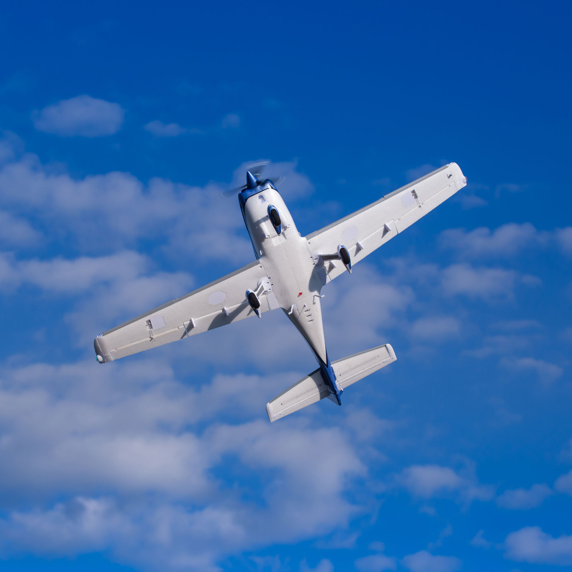 cirrus sr22 rc plane