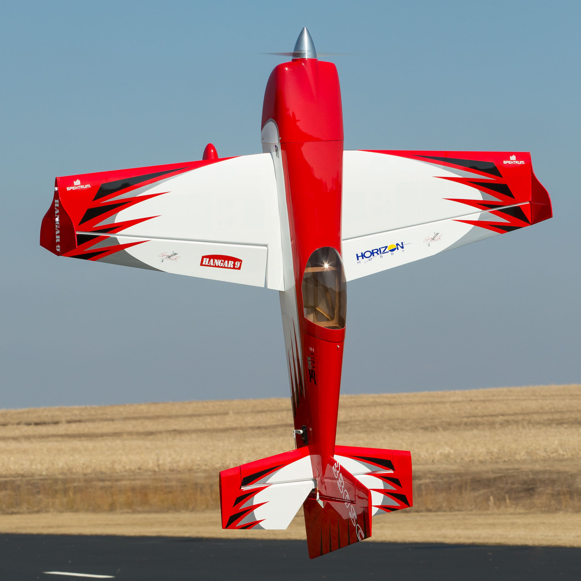 Hangar 9 Extra 330SC 60e ARF 65.5 