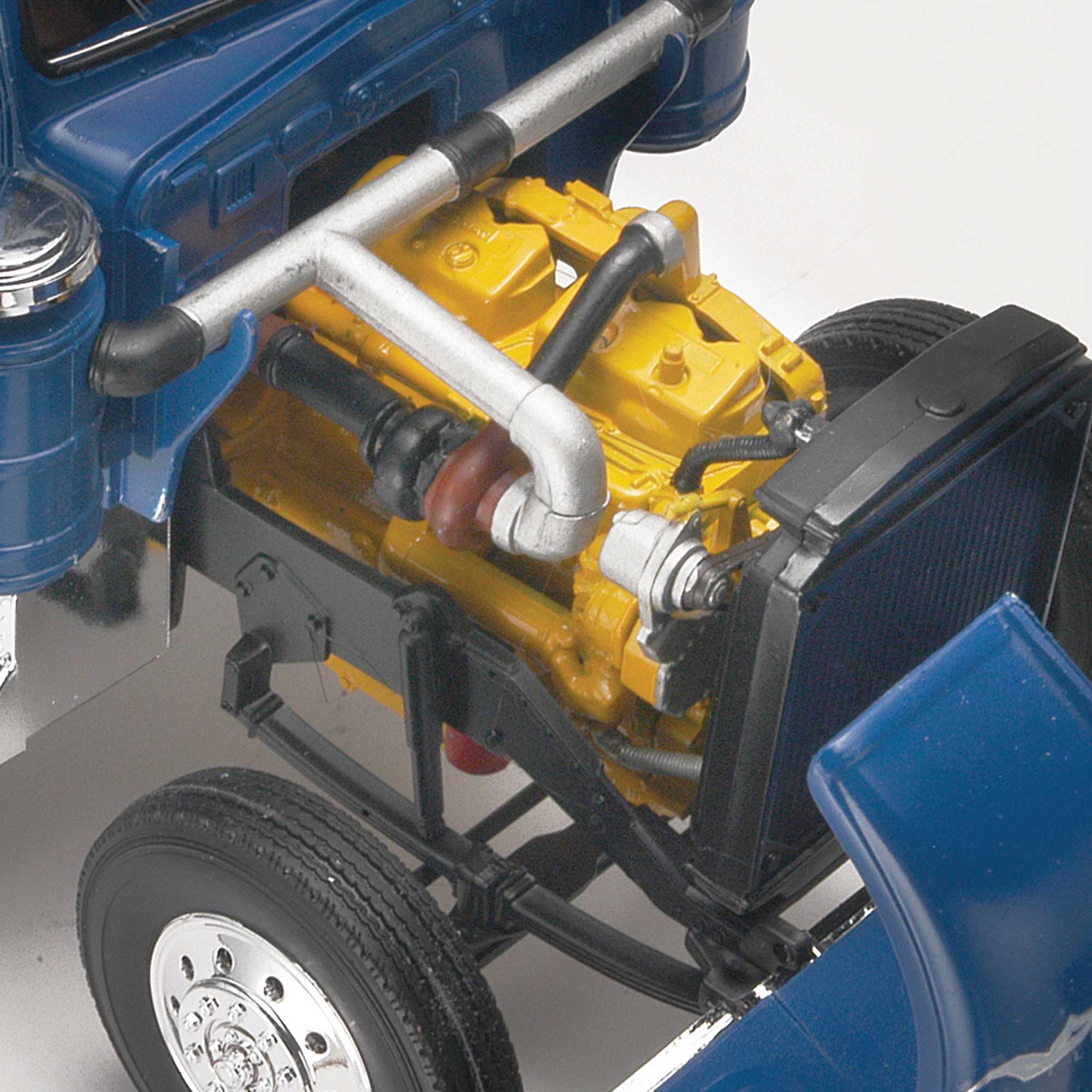 CARRERA REVELL OF AMERICAS INC 1/25 Kenworth W900 Semi Tractor RMX851507 - Picture 3 of 5