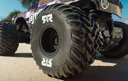 GROUND-GRIPPING TRACTION