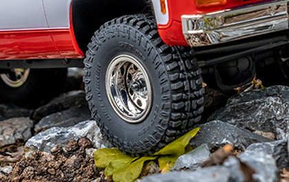 REALISTIC TRUCK TIRES & METAL-PLATED WHEELS