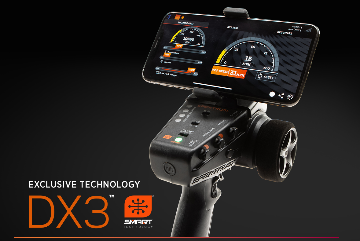 Tecnología inteligente DX3™ exclusiva: radio con dispositivo móvil montado que muestra la aplicación Dashboard.